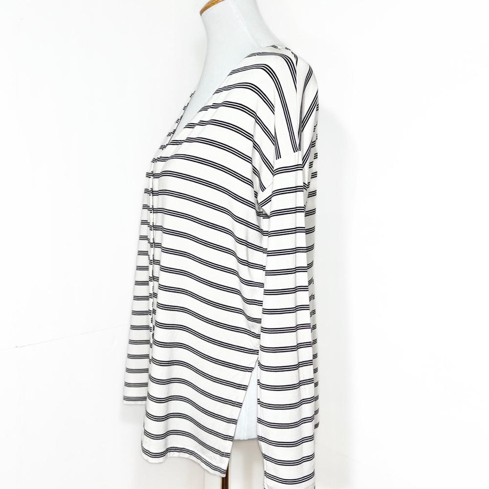 Cupcakes and Cashmere Black White Striped Split Hem Long Sleeve Buttondown Top - Picture 4 of 11